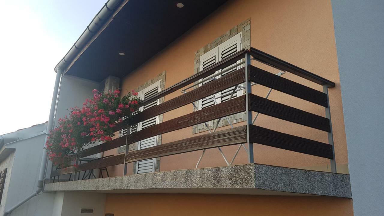 Apartman I Studio Apartman Majoli Kukuljanovo Екстериор снимка